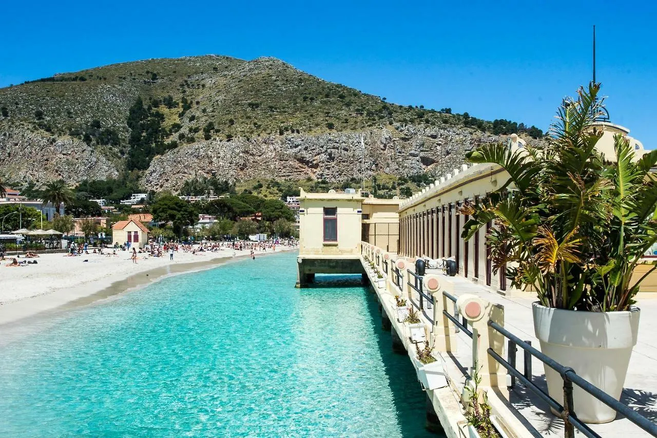 ** Alojamento de Acomodação e Pequeno-almoço B&B Villa Liberty Sul Mare Palermo Itália
